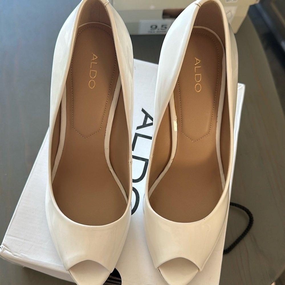 Super CHIC! Aldo patent heels